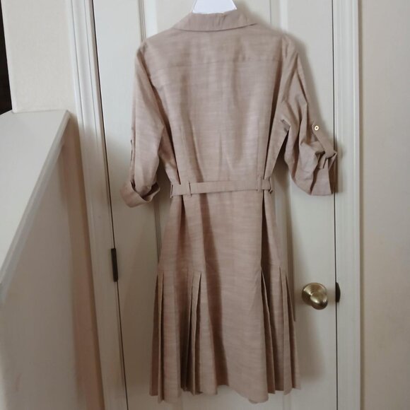 BNWT Tan button-down pleated dress with tie waist and 3/4 sleeves in size 6 - Picture 6 of 7
